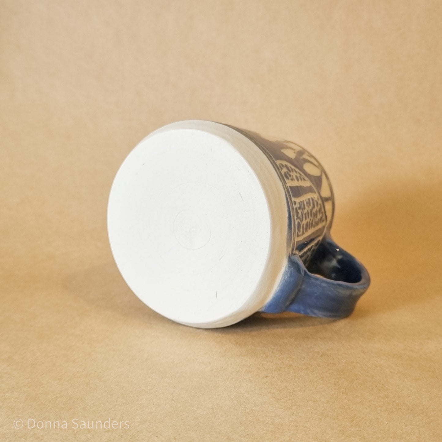 Blue magpie carved Mug